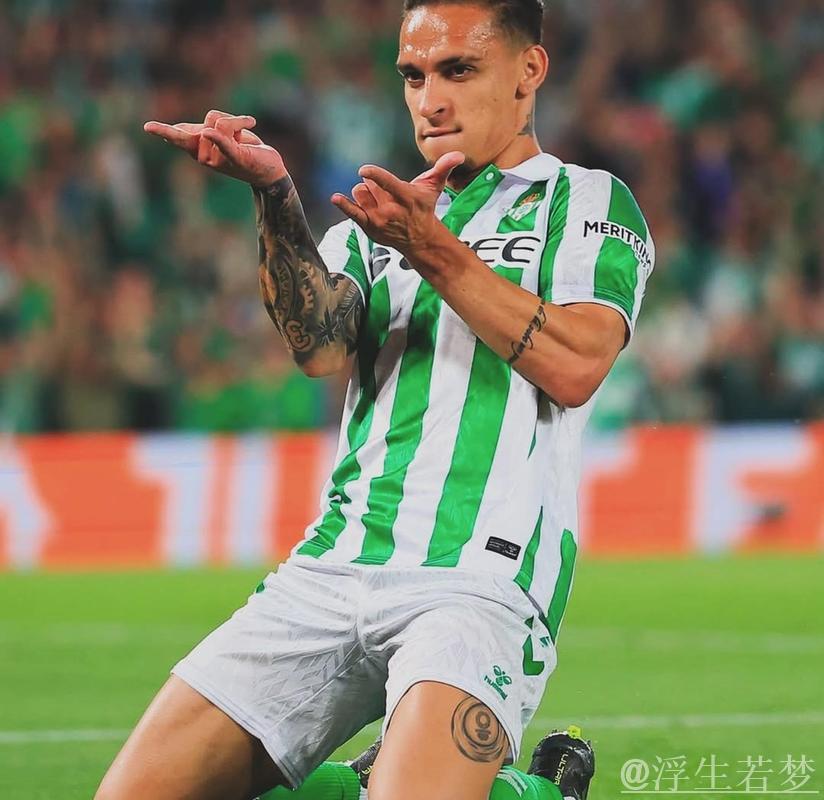 安东尼抵达贝蒂斯准备体检！免费租借细节揭晓，曼联省下150万